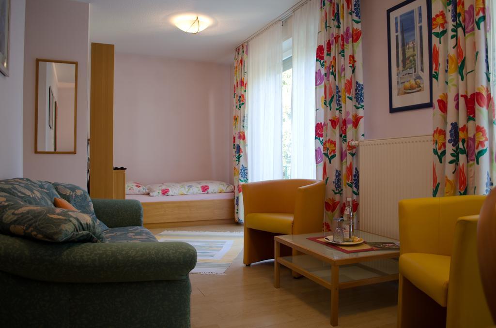 Haus Helvetia Bed & Breakfast Bad Orb Room photo